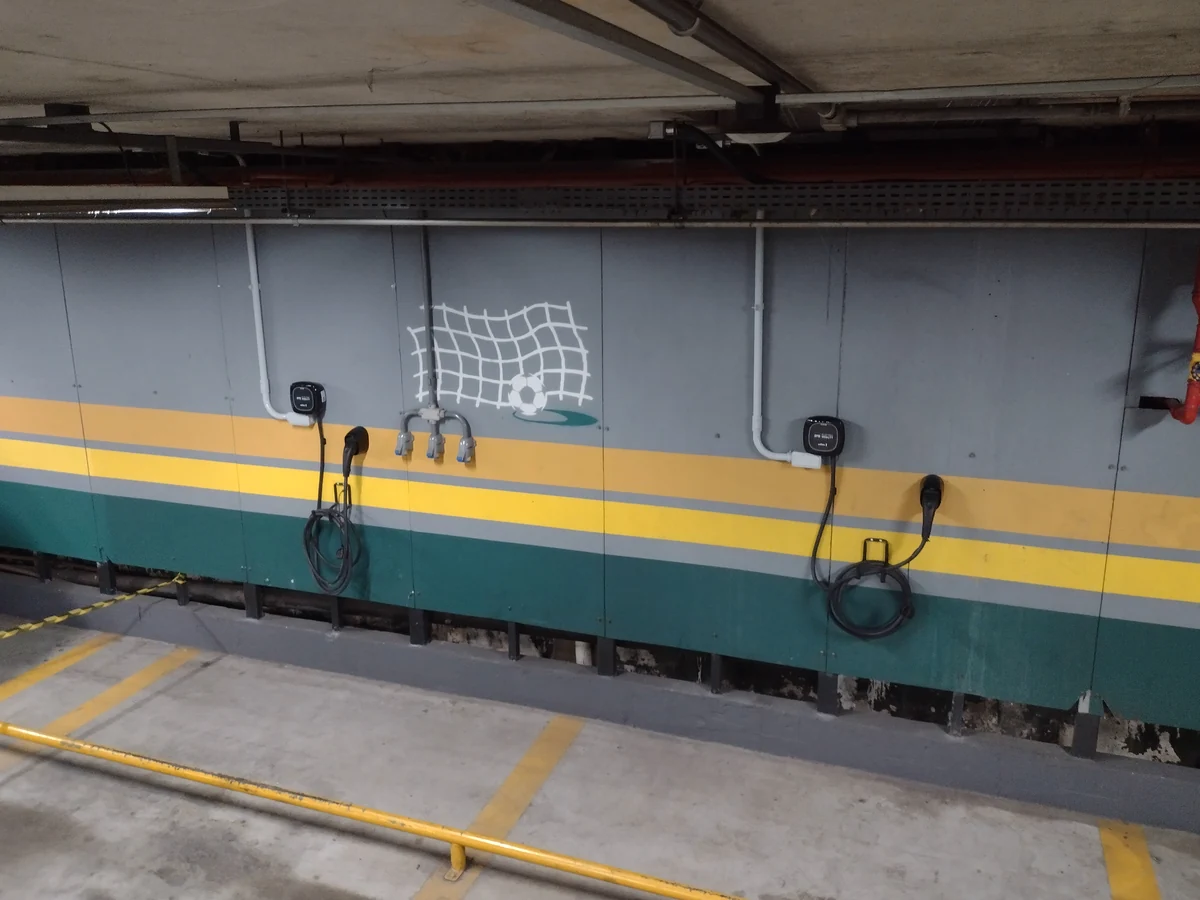 Carregadores instalados na garagem do Club Athletico Paulistano