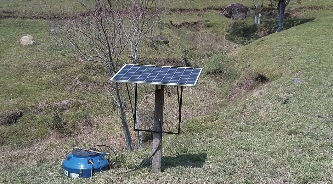 Sistema off-grid de bombeamento de água.