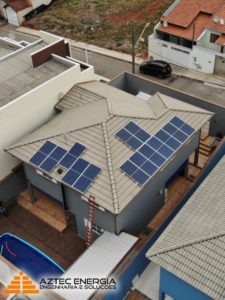 Residência em Extrema - Minas Gerais com uma instalação fotovoltaica da Aztec Energia.