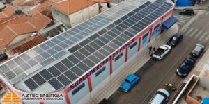 Supermercado com 144 painéis fotovoltaicos.