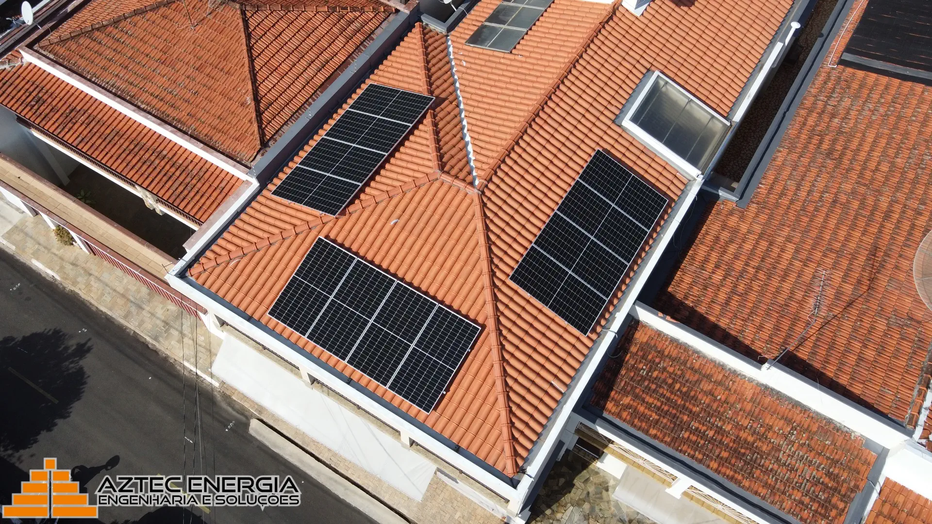 Residência em Pedreira com um sistema de energia solar fotovoltaica.
