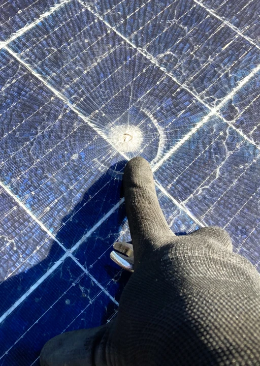 Enquanto a energia solar é segura, os danos nos módulos são um risco enorme.