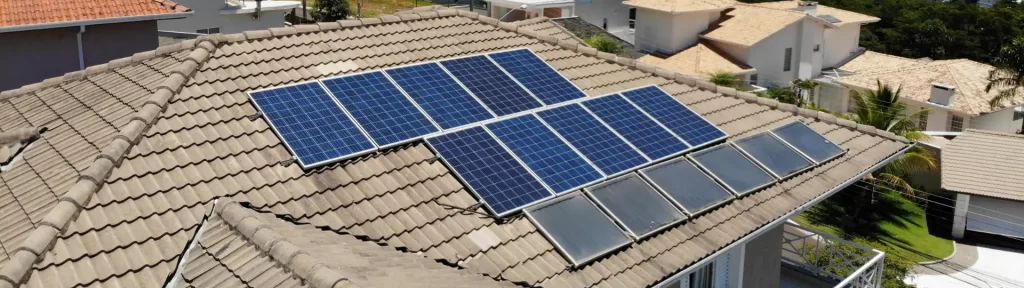 Energia Solar e Aquecimento Solar juntos em uma residência.
