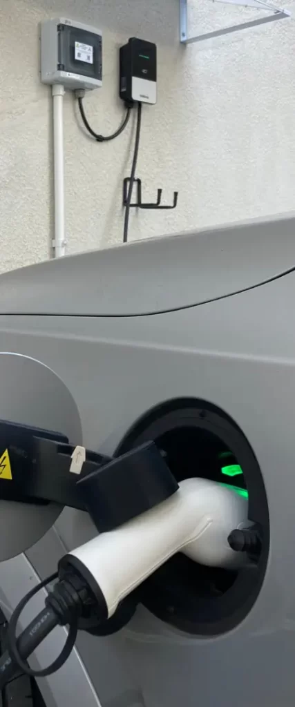 Destaque - Instalação de carregadores veiculares e um Carregador Wallbox